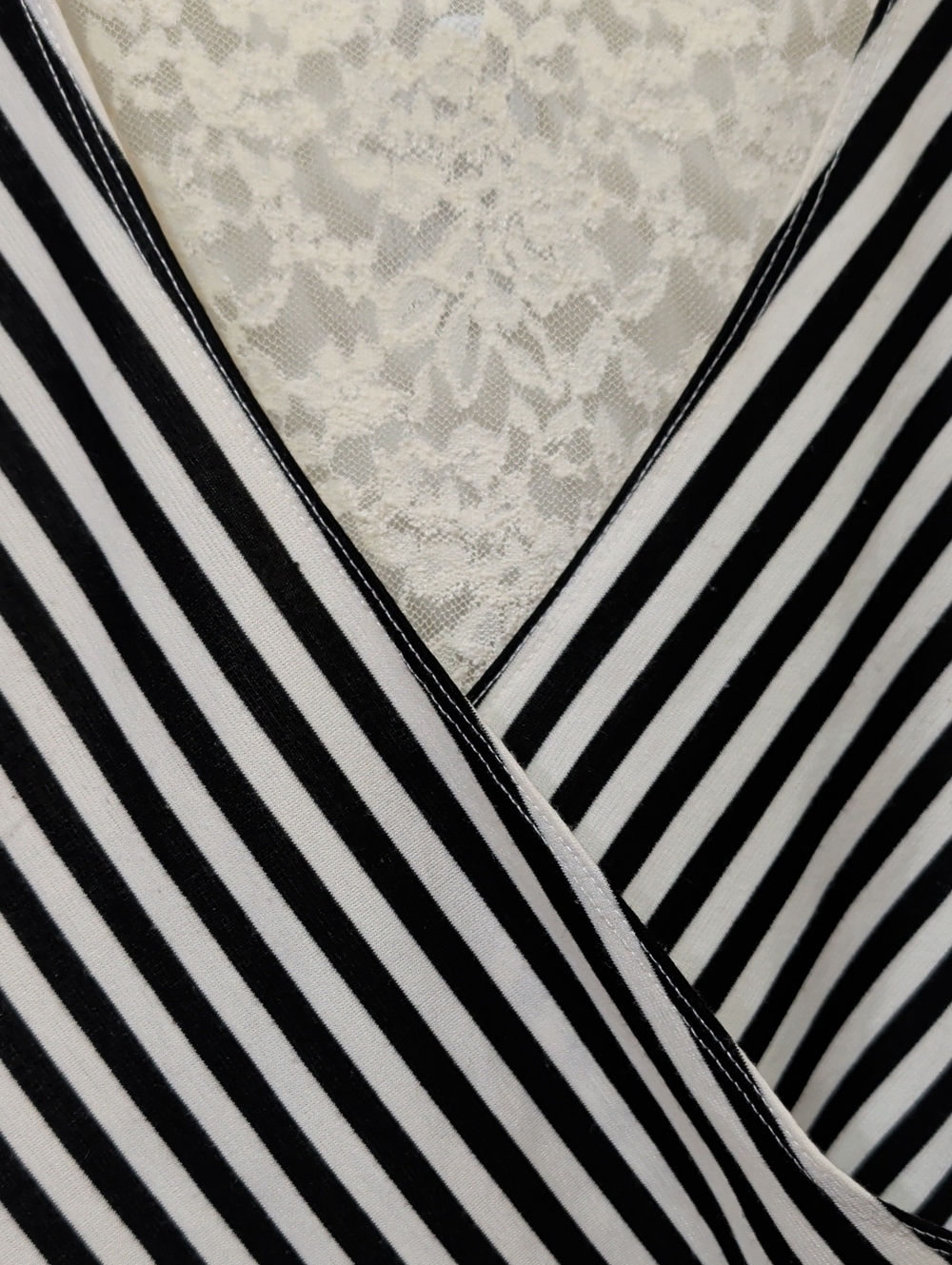 Charlotte Russe Black & Cream Striped Top Size Large - Picture 4 of 6